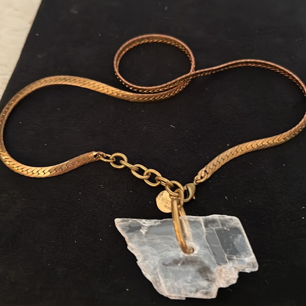 Twisted Silver lucite choker necklace 22”